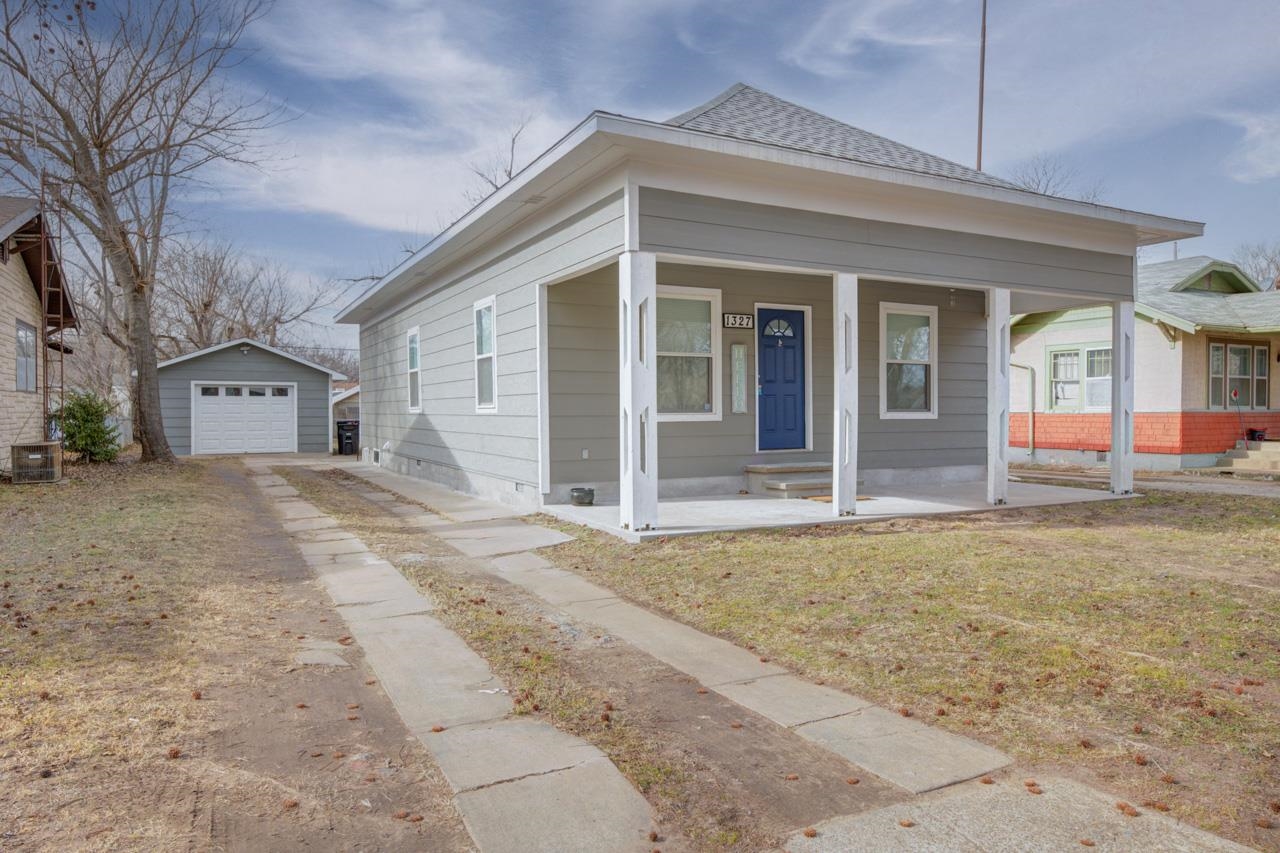 For Sale: 1327 N 2nd St, Arkansas City KS